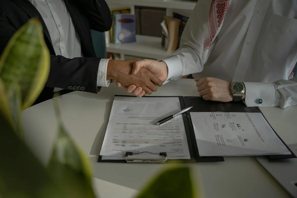 Vertragsabschluss per Handschlag – VendingTec Leasing